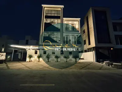 Exceptional villa for sale with premium finishes, three floors and a rooftop, with a price that includes elevator, central air conditioning, and regis