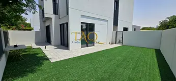 4BR Villa | Private Garden | La Rosa 2 Villanova