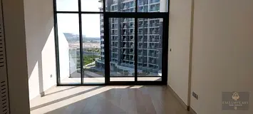 Studio Apartment | Burj &amp; Pool View | Balcony Access