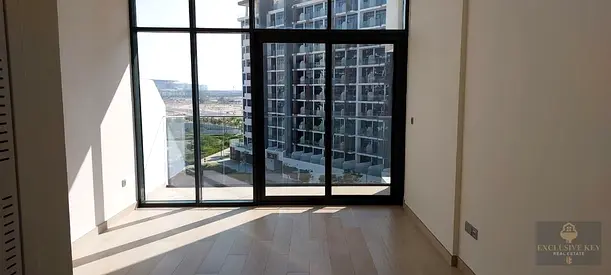 Studio Apartment | Burj & Pool View | Balcony Access