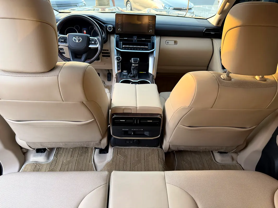/ar/city-sharjah/cate-car-used-car/toyota-land-cruiser-2024-46l-gxr-petrol-auto-awd-47208366542488576/-11