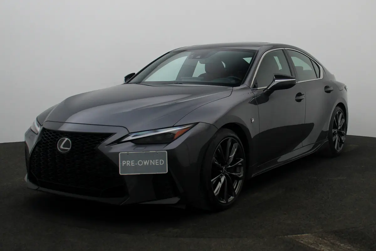 Lexus IS-Series 2024 — photo 1 of 20
