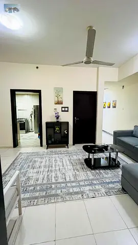 غرفة وصالة / بلكونة / مساحة ممتازة / فرش انيق و مرتب / قريبة من جميع الخدمات / سهل المخرج لدبي و الشارقة