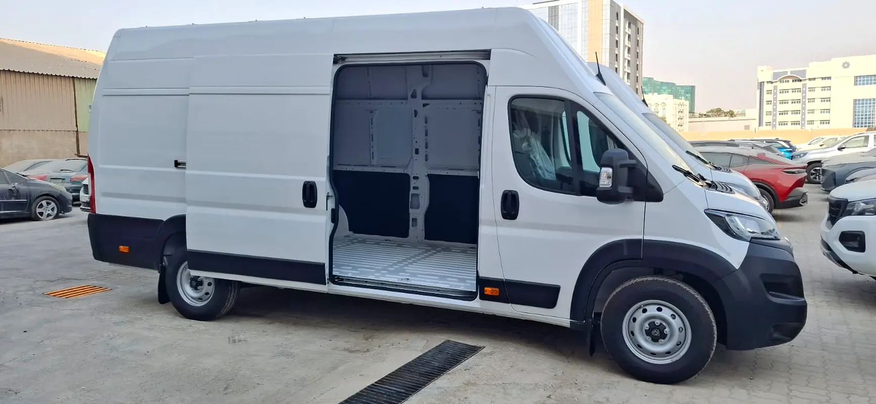 Peugeot Boxer 2025 — photo 1 of 7