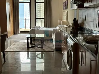 استوديو مفروش بالكامل وجاهز للسكن مع شرفة