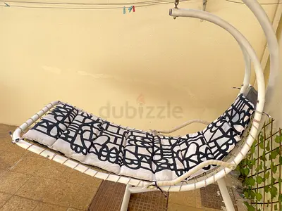 Curved White Hanging Chaise Swing with Cushioned Seat