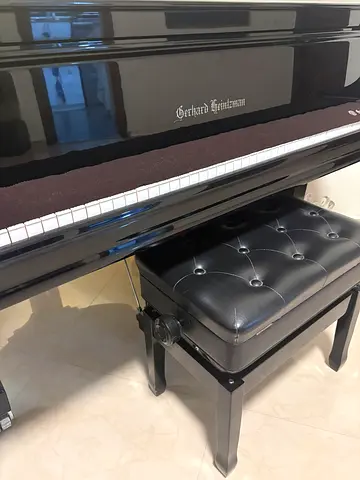 Gerahard Heintzman Grand Piano (black polished) with adjustable bench - Good condition