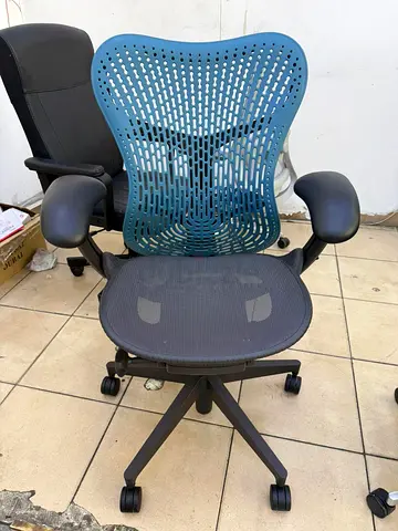 Selling herman miller mirra 2.good condition only little use