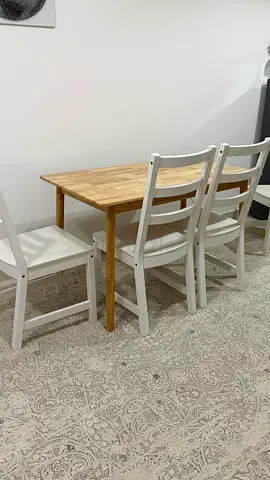 Table with 4 chairs