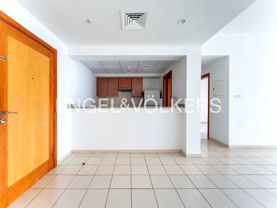 Vacant l Unfurnished l Swimming Pool View