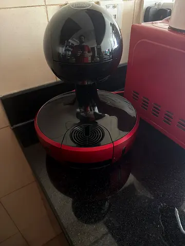 Compact single-serve capsule coffee machine (used)
