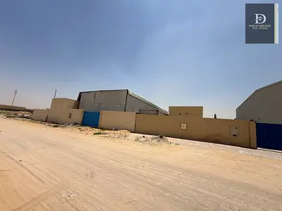 للايجار فى الشارقة منطقة الصجعة اس   عدد 2 شبره    مساحة 10000 قدم مربع   على شارعين 24 متر و 24 متر
