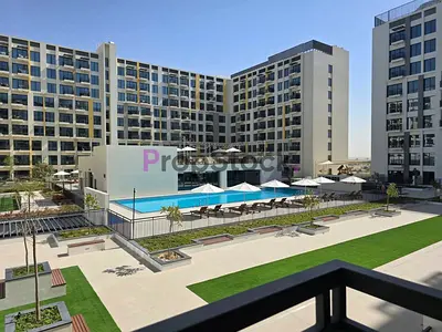 Pool view| Kitchen Equipped| Vacant 15th