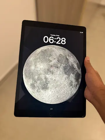 Ipad Pro 2nd Generation 12.9 inches Silver 256 GB Storage Silver Excellent Condition