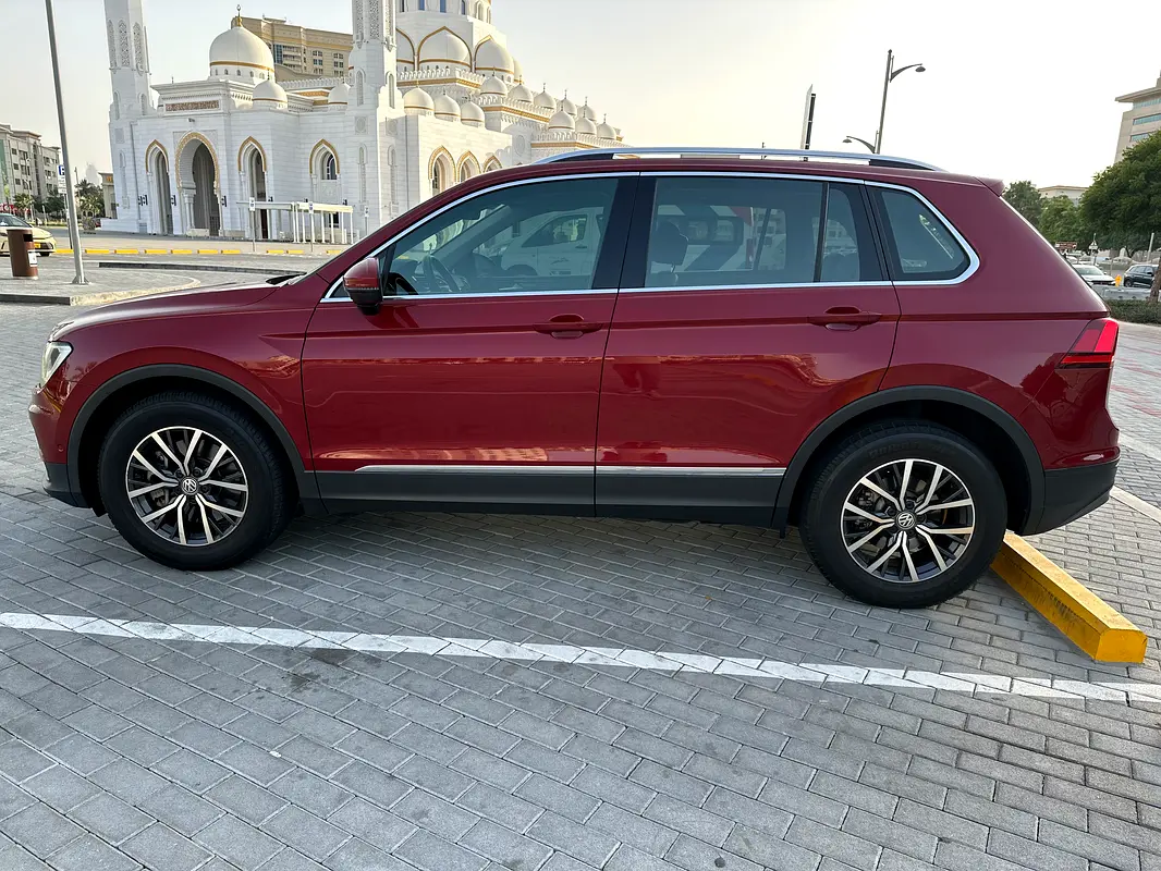 Volkswagen Tiguan 2018 — photo 1 of 20