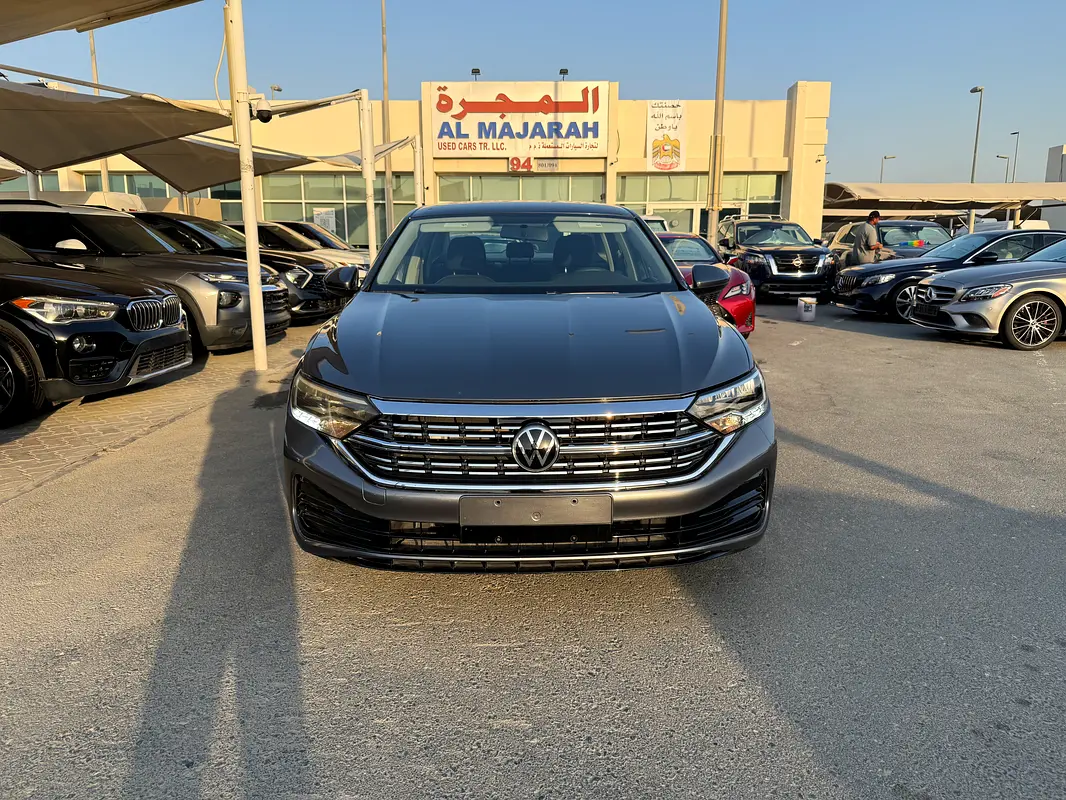 Volkswagen Jetta 2022 — photo 1 of 9