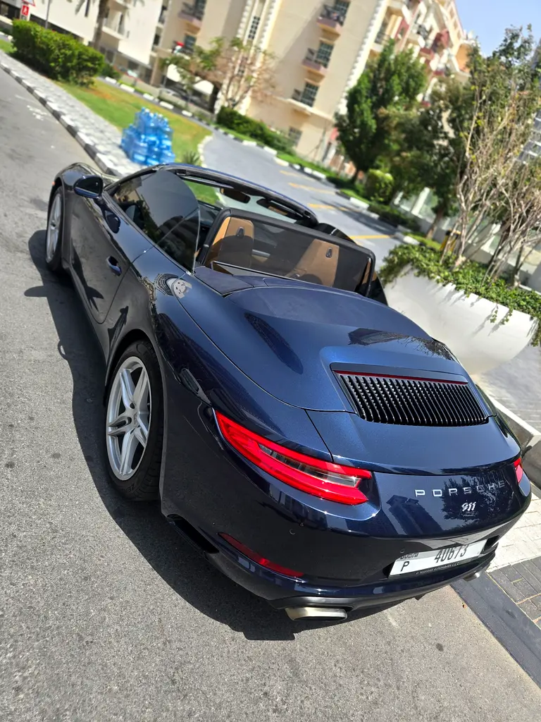 Porsche 911 2018 — photo 1 of 9