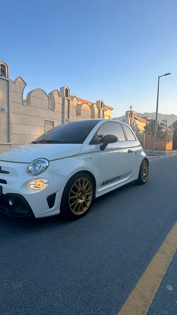 Abarth 595 2022 — photo 1 of 9