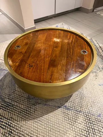 Round coffee table