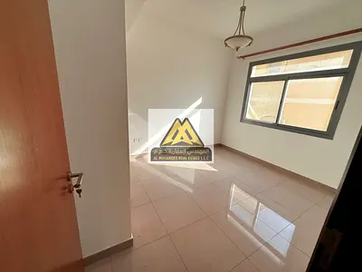 Two bedrooms and a living room / Two bathrooms / Second tenant / Built-in wardrobes / New building / Large area