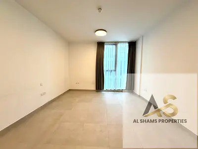 Lavish studio with open view