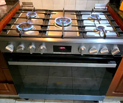 Bosch 6-Burner Gas Cooker – Excellent Condition