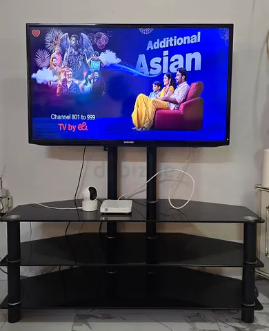 Samsung 40-43 inch LED TV mounted with stand and shelf