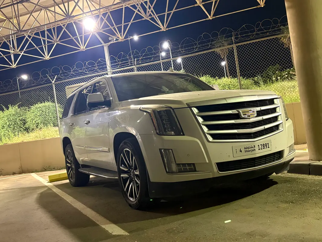 Cadillac Escalade 2016 — photo 1 of 4
