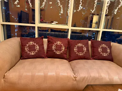 4,-seater  sifs— good condition a bit incurred