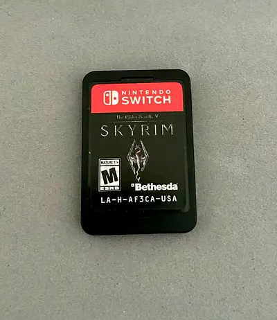 SKYRIM - Nintendo Switch. Game Cartridge.