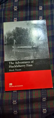 The Adventures of Huckleberry Finn - Mark Twain (Paperback)