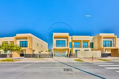 √Corner Unit | Double Row | Move-in Ready√