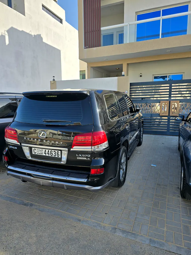 Lexus LX-Series 2012 — photo 1 of 19