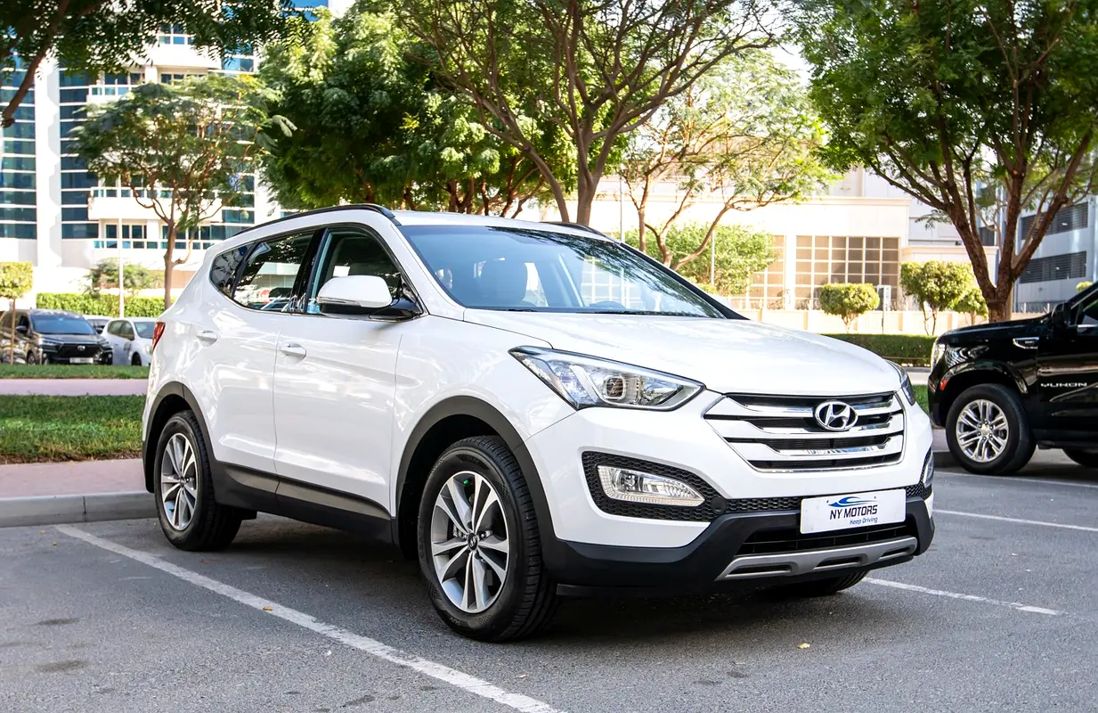 Hyundai Santa Fe 2016 — photo 1 of 18
