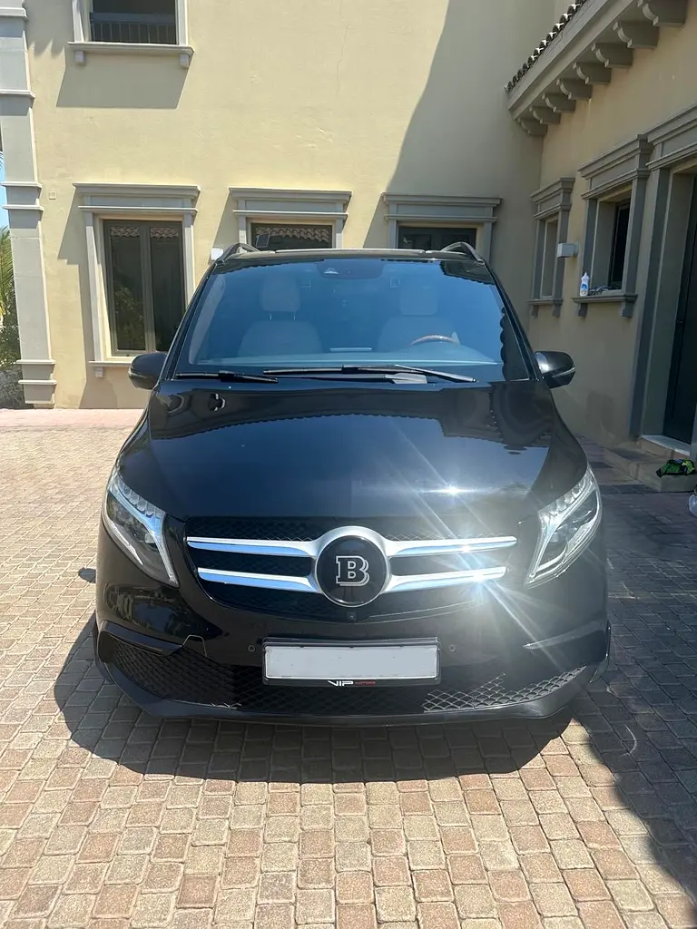 Mercedes-Benz V-Class 2022 — photo 1 of 16