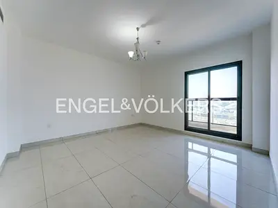 Spacious | 3 Bed Duplex | Close To Metro