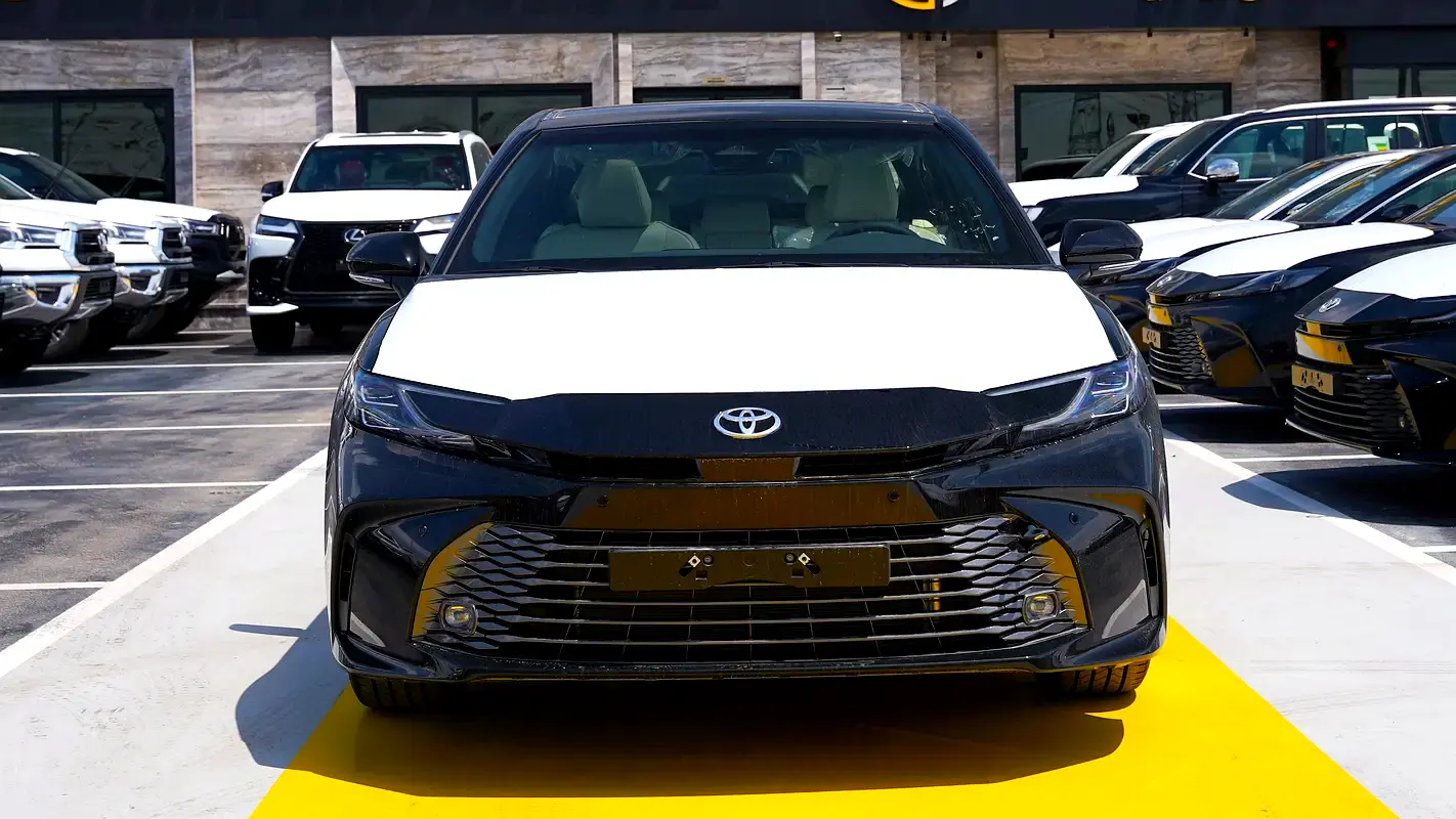 Toyota Camry 2026 — photo 1 of 18
