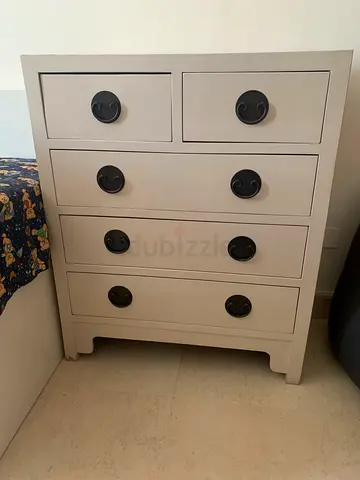 Chest of drawer