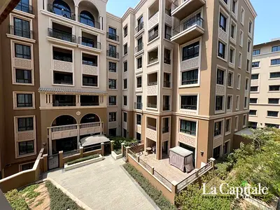 CORNER LAYOUT | WELL-MAINTAINED | READY TO MOVE
