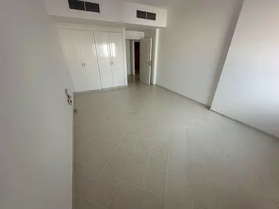ارقي واجمل غرفه وصاله للايجار السنوي منطقه المجاز ١ ١حمام  مساحه مميزه خزائن بالحائط  تكييف مجاني بجانب جميع الخدمات