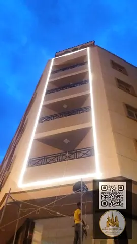 Investment opportunity in Al Rashidiya, Ajman: a 6-year-old residential and commercial building with an area of ​​6,000 square feet, comprising apartm