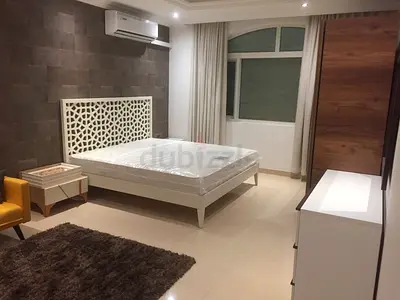 Lovely master bedroom in luxurious villa for Europeans and westerners single occupancy 4000 AED