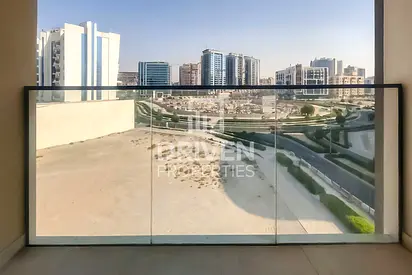 Spacious Apt with Maids Room and Study Room