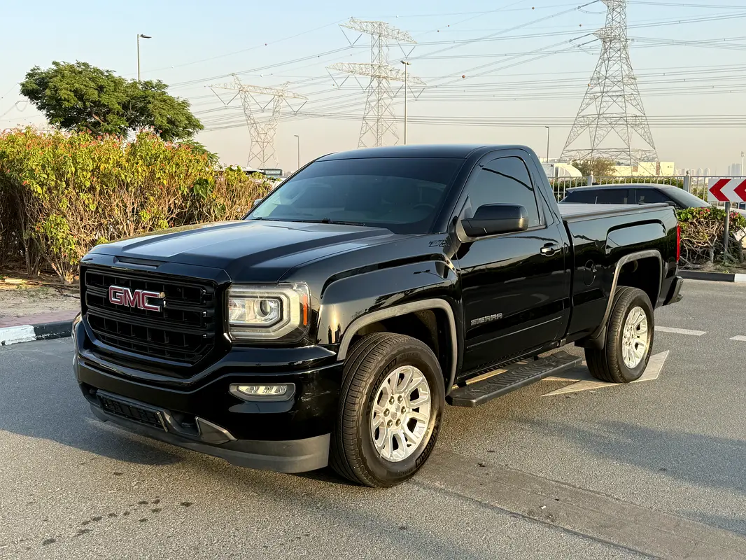 GMC Sierra 2018 — photo 1 of 12
