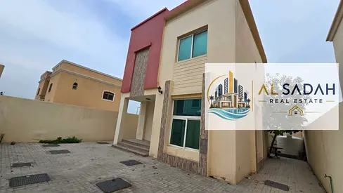 Two-story villa for sale in Al Fisht area, Sharjah, close to the sea. It features three bedrooms (one master bedroom and two bedrooms sharing a bathroom), a living room, and an annex with a room or st