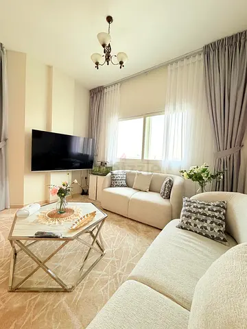 Premium Sharing Apartment for Working Women/Students Clean  Safe in a Family Building !