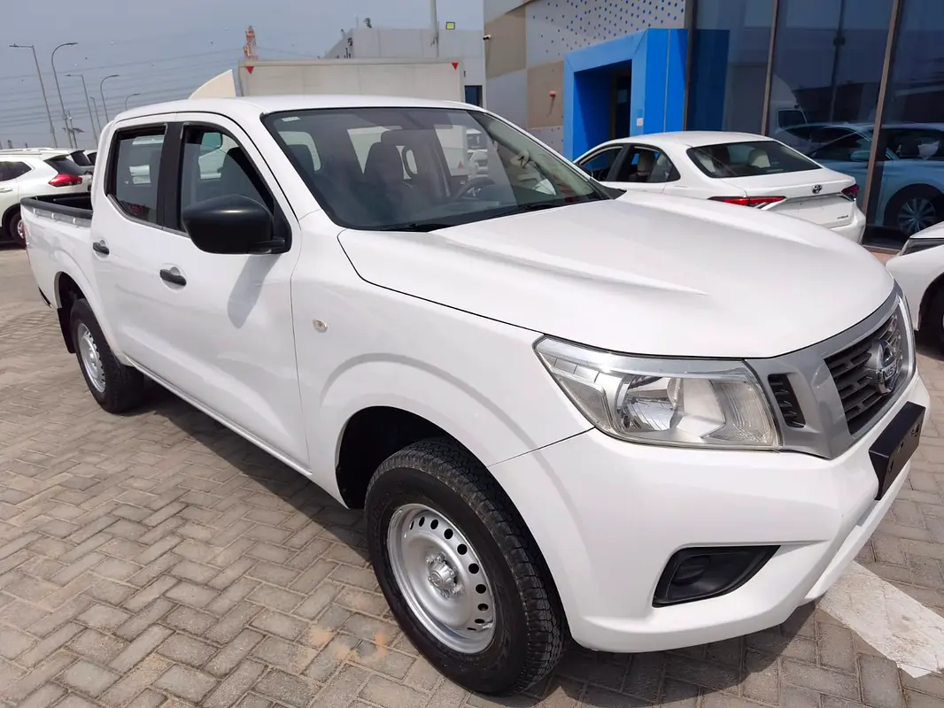 Nissan Navara 2020 — photo 1 of 18