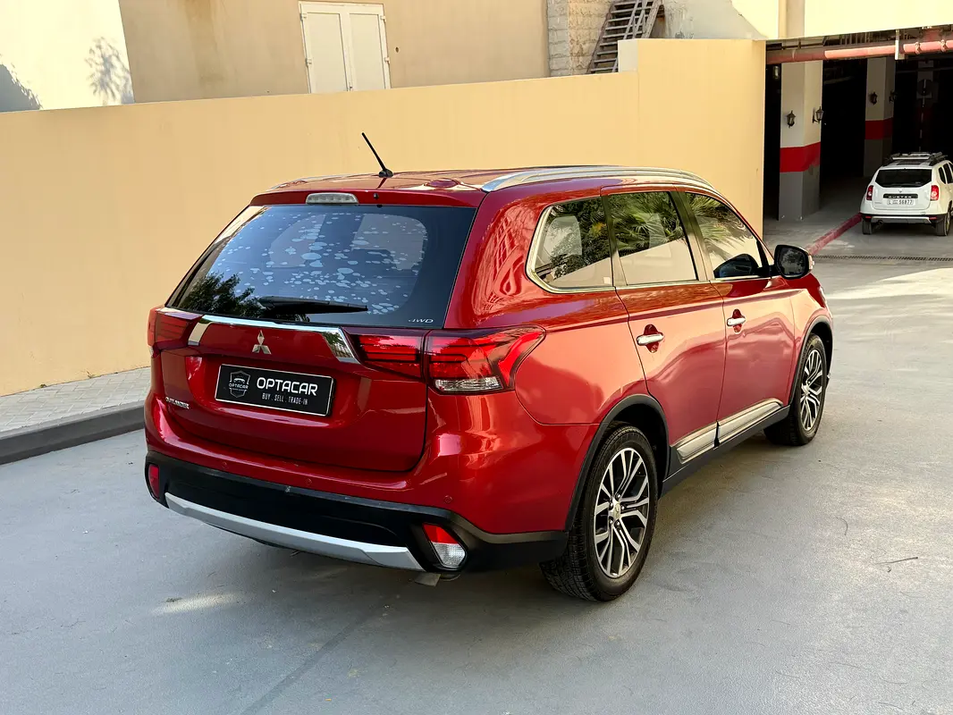 Mitsubishi Outlander 2016 — photo 1 of 18