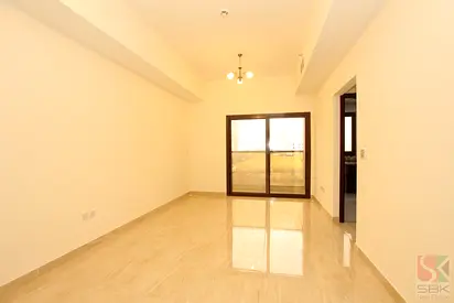 One Month Rent Free-Spacious 2 BR Flat