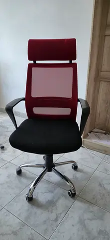 Ergonomic Red Mesh Office Chair with Headrest - Good Condition